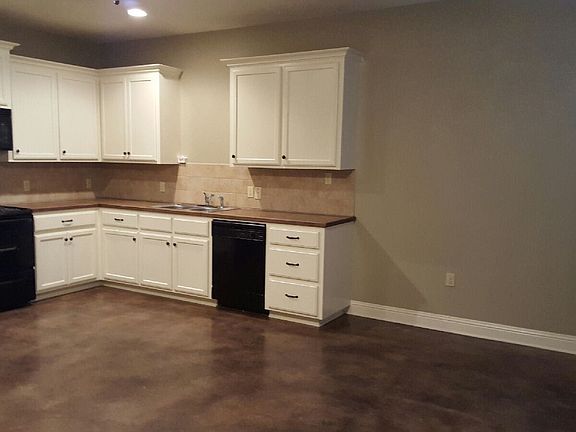 2 Kitchen Dining Area