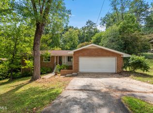 863 W Outer Dr, Oak Ridge, TN 37830