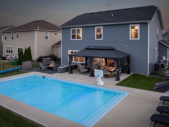 5th image of 964 Parker Ln