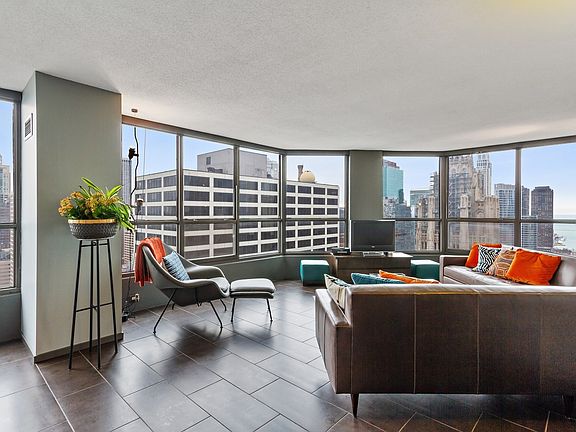 5th image of 405 N Wabash Ave Unit 3910
