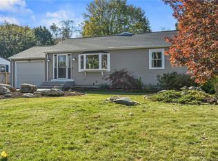 33 Shady Lea Rd, North Kingstown, RI 02852