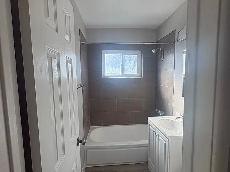 Marine Bay Apartments — Photo 8