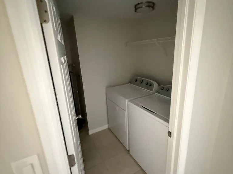 1025 SE 12th St #103 — Photo 5