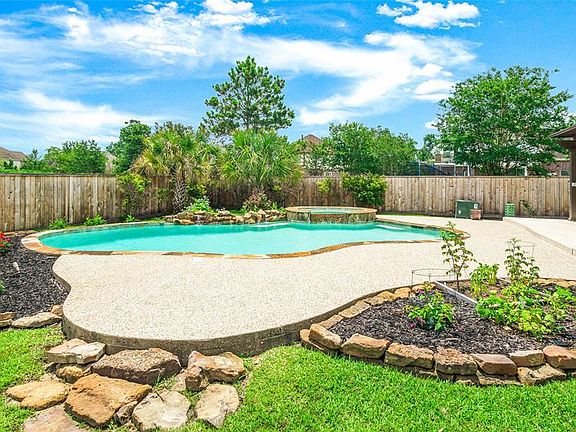 Side yard with Sparkling Pool & Spa