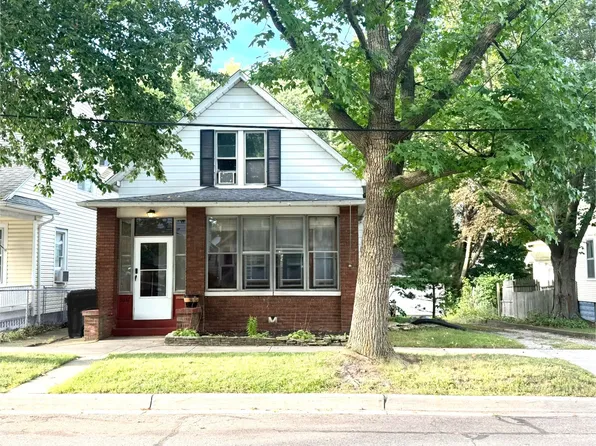 1017 Harrison Ave, Saint Joseph, MI 49085