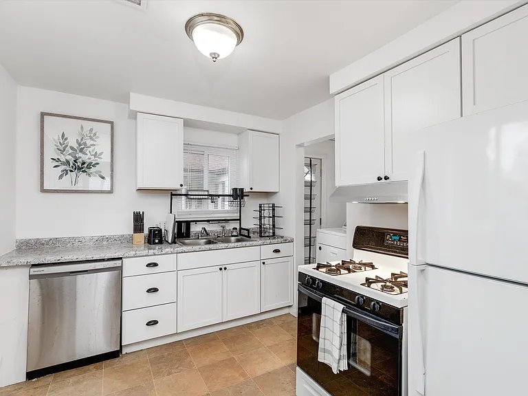 28516 Marshall St — Photo 2