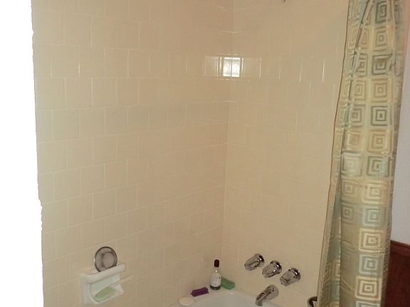 3rd image of 12131 Midlake Dr