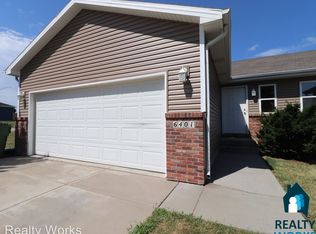 6401 Whitewater Ln, Lincoln, NE 68521