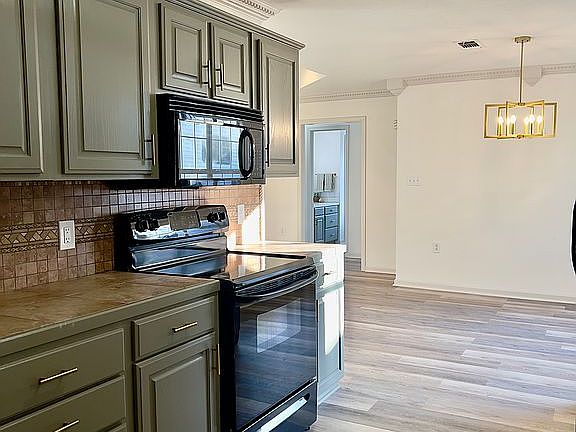 5th image of 111 Joy Ln