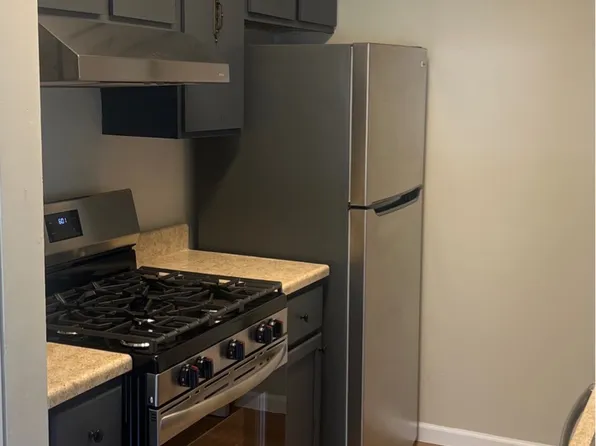 2502 Berkshire Ct, Waukegan, IL 60087