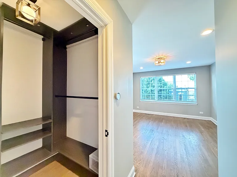 2427 W Grenshaw St #2 — Photo 10