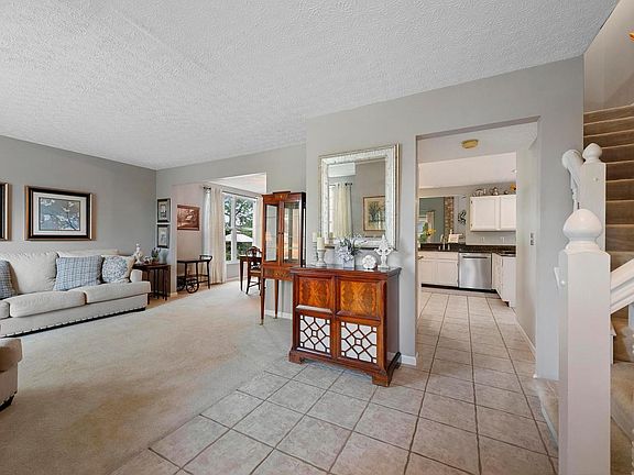 3rd image of 1095 Rousseau Ln