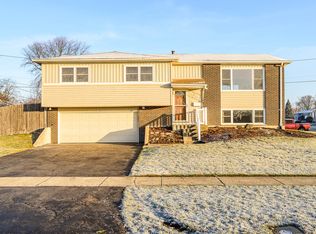 7416 Larchwood Ln, Woodridge, IL 60517
