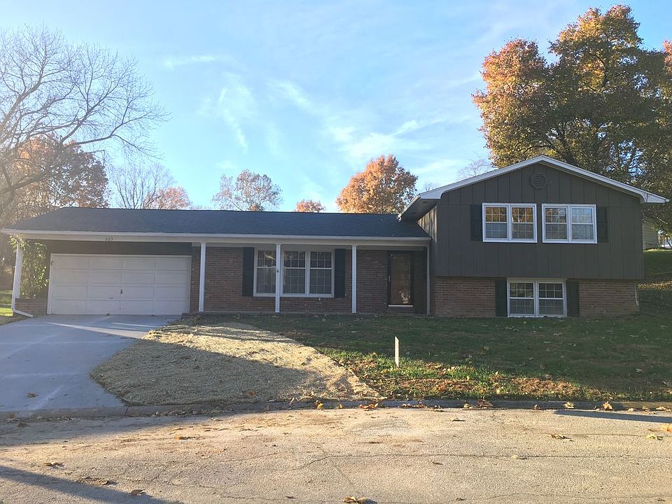 1st image of 605 N Valley Dr