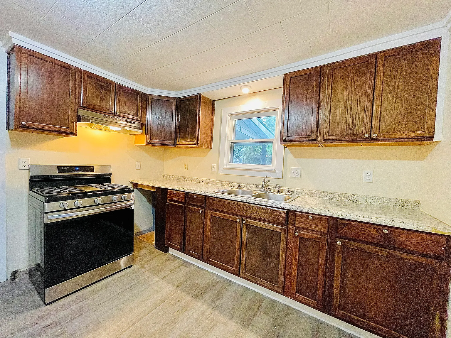 2 bed, $2,000 — Photo 2