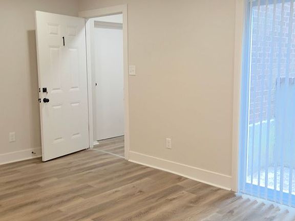 3rd image of 1107 W 40th St