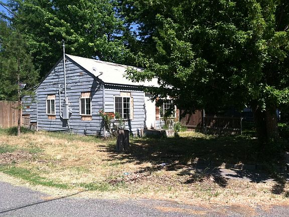 2nd image of 912 Della Ave
