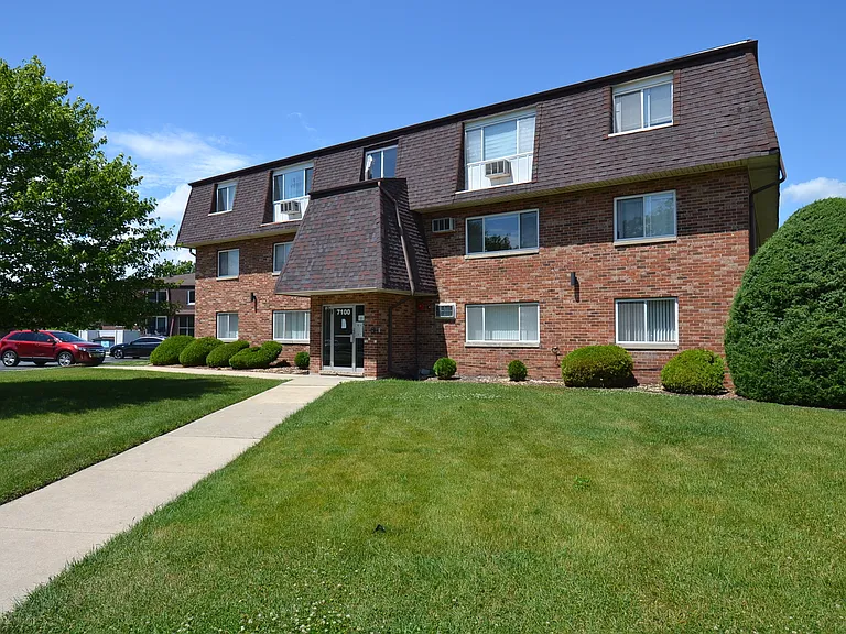 7100 Laverne Ln #9 — Photo 2
