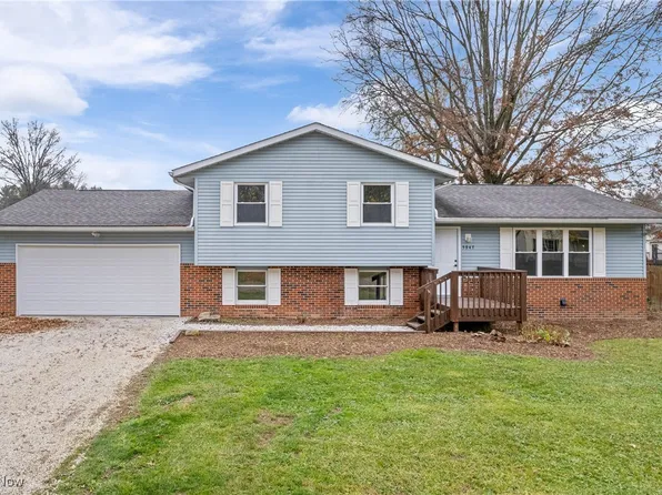 5947 Drenta Cir SW, Navarre, OH 44662