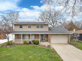 1100 Laurel Dr, Aurora, IL 60506