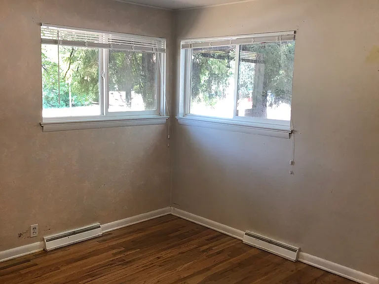 633 E Stuart St — Photo 9