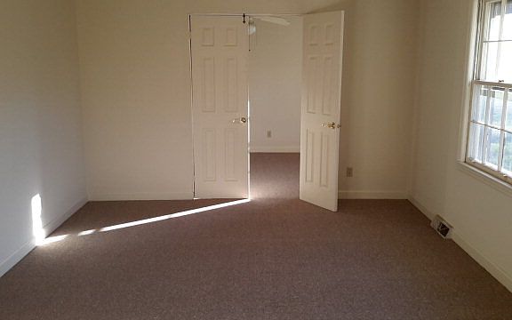 4th image of 108 Locksley Dr