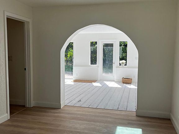 4th image of 22 Pine Valley Cir
