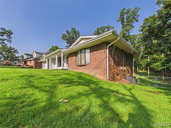 4th image of 2035 Woodhaven Rd