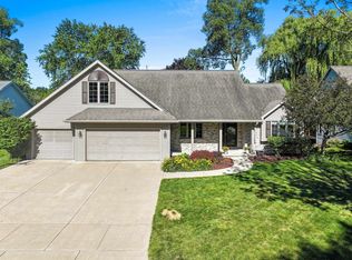 240 Swiss Meadow Ln, Green Bay, WI 54302