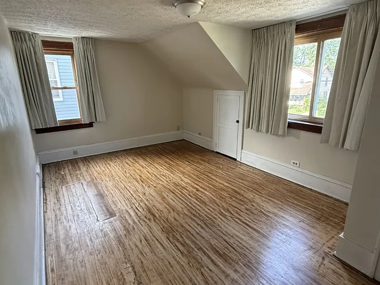 1149 Brown St — Photo 7