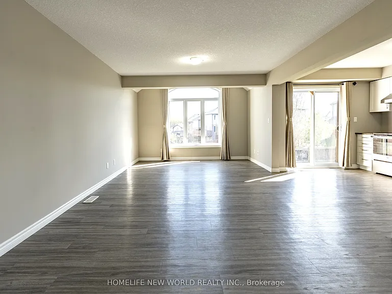 452 Avens St — Photo 4