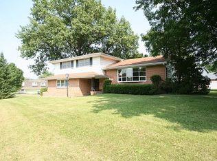 1631 Burning Tree Dr, Decatur, IL 62521