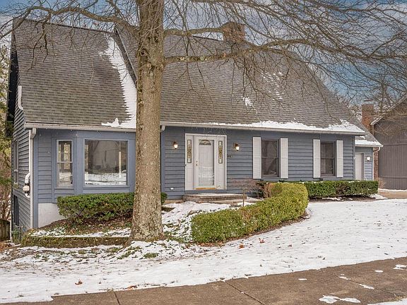 3rd image of 997 Vincent Ct