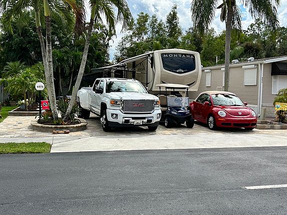 4th image of 4078 Crystal Lake Dr