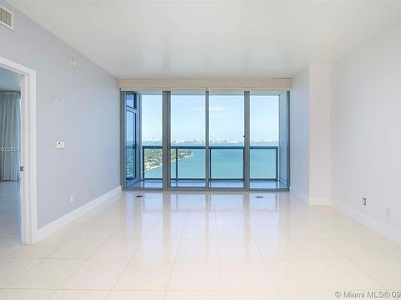 4th image of 601 NE 36th St APT 2511