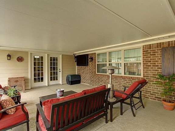 5th image of 2804 Shady Creek Dr