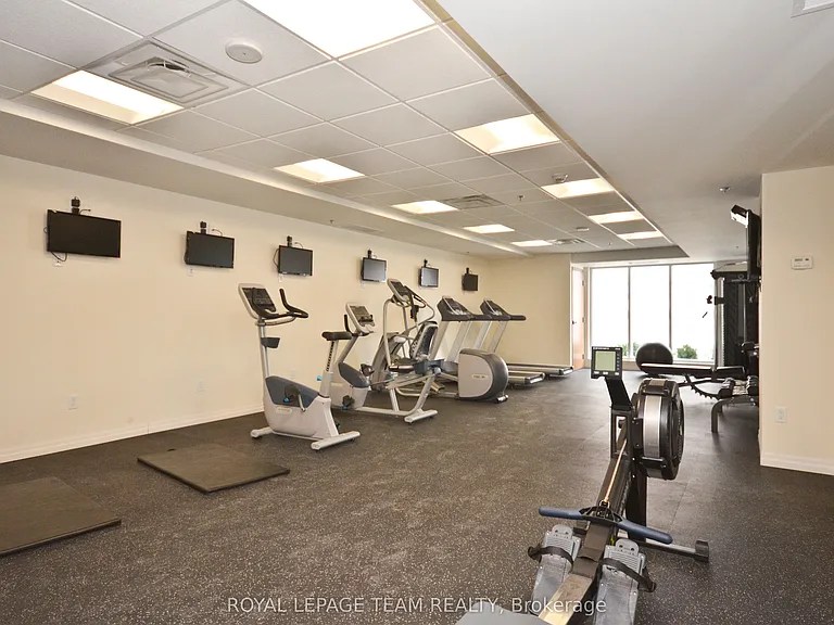 242 Rideau St #404 — Photo 40