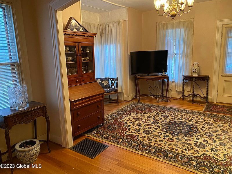 3rd image of 8 Washington Street