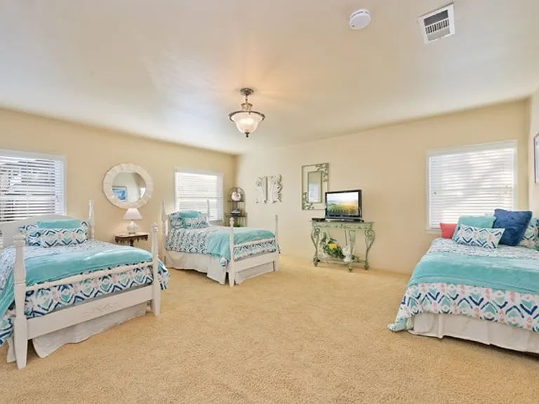 1128 E Balboa Blvd — Photo 31