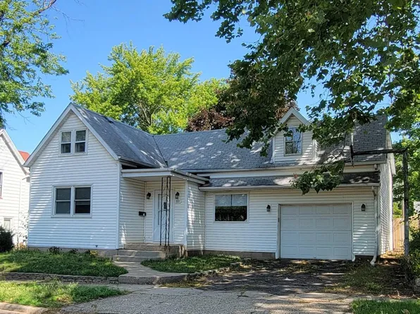 821 Charlotte St, Pekin, IL 61554