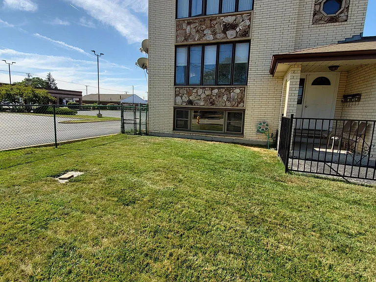 N Grace Ave — Photo 1