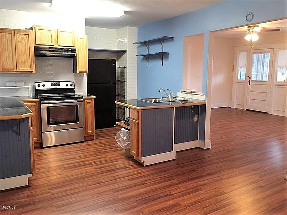 3rd image of 108 Burke Ave