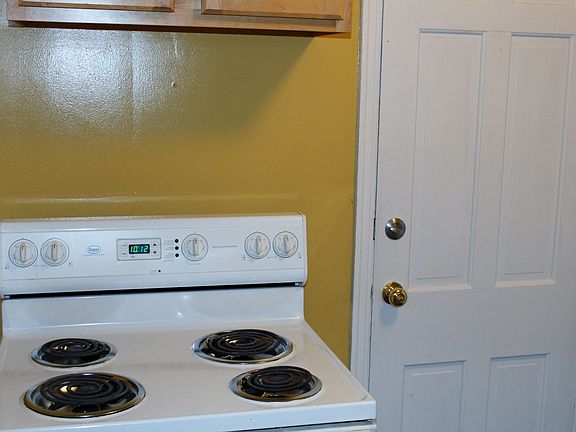 3rd image of 4931 Rosslyn Ave