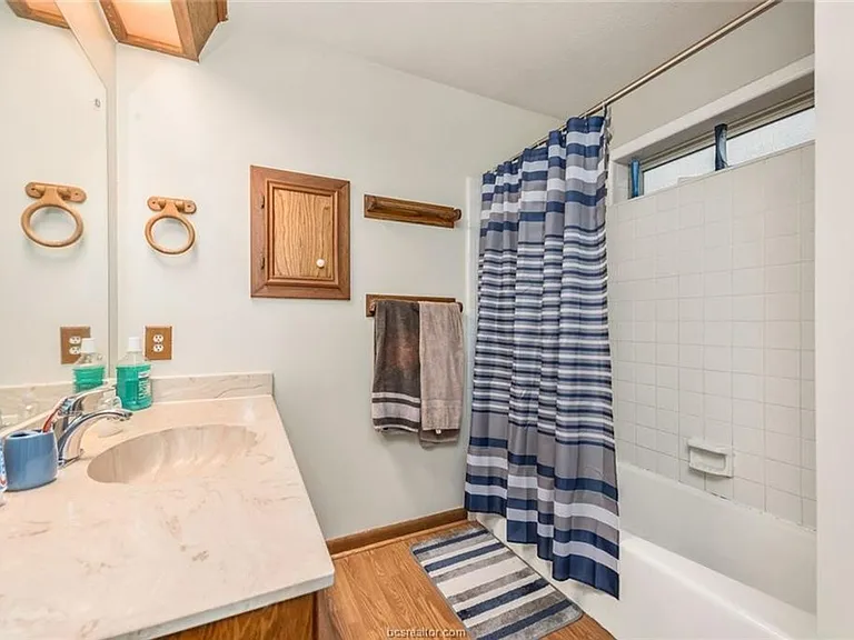 1203 Hardwood Ln — Photo 11