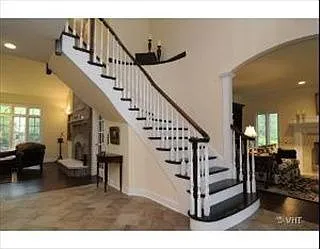 720 Oak Spring Ln photo 1