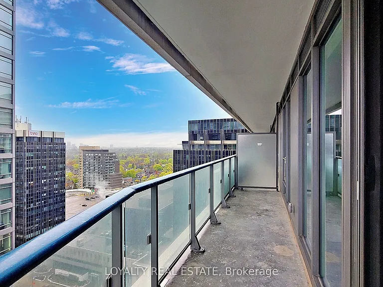 2221 Yonge St #1705 — Photo 32