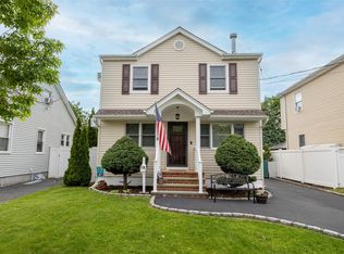 12 Whitman Ave, Bellmore, NY 11710