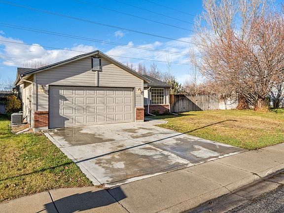 2nd image of 2036 E Oakridge Ct