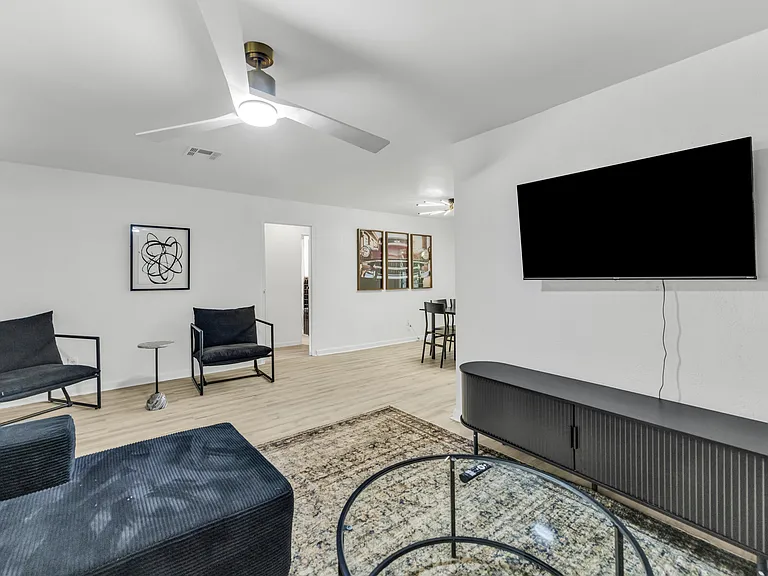 4828 S Madison Ave — Photo 4