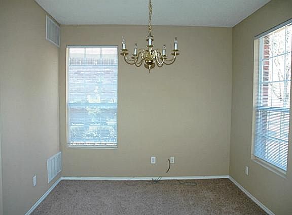 3rd image of 1696 Yellowstone Ave